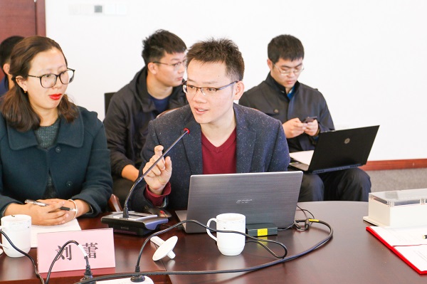 1555318964461817.jpeg 图4 51风流
海上装备与系统研究所副所长王鸿东介绍中国智能船艇挑战赛“海上争锋”竞赛方案.JPEG